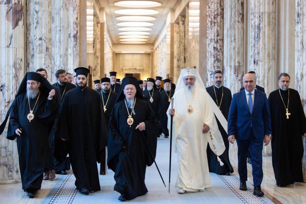 Premierul Ilie Bolojan s-a întâlnit la Palatul Victoria cu Patriarhul Ecumenic Bartolomeu I şi Patriarhul Daniel